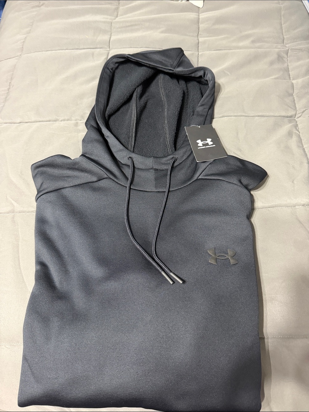 NWT Under Armour fleece hoodie. Size L